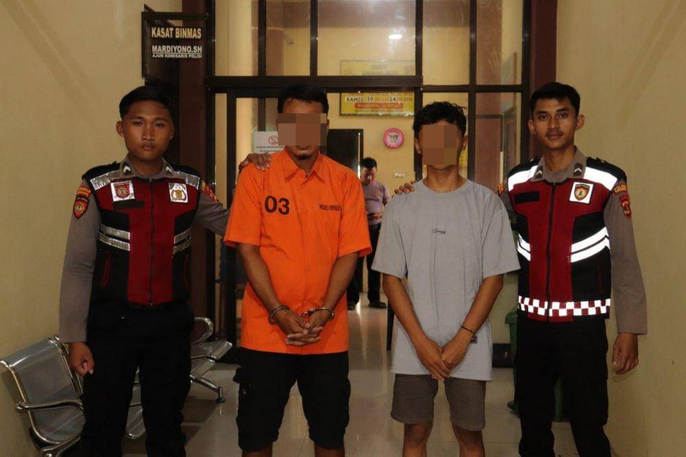Pelaku AY dan AAP ditangkap petugas Polres Pringsewu. (Dok. Polres Pringsewu).