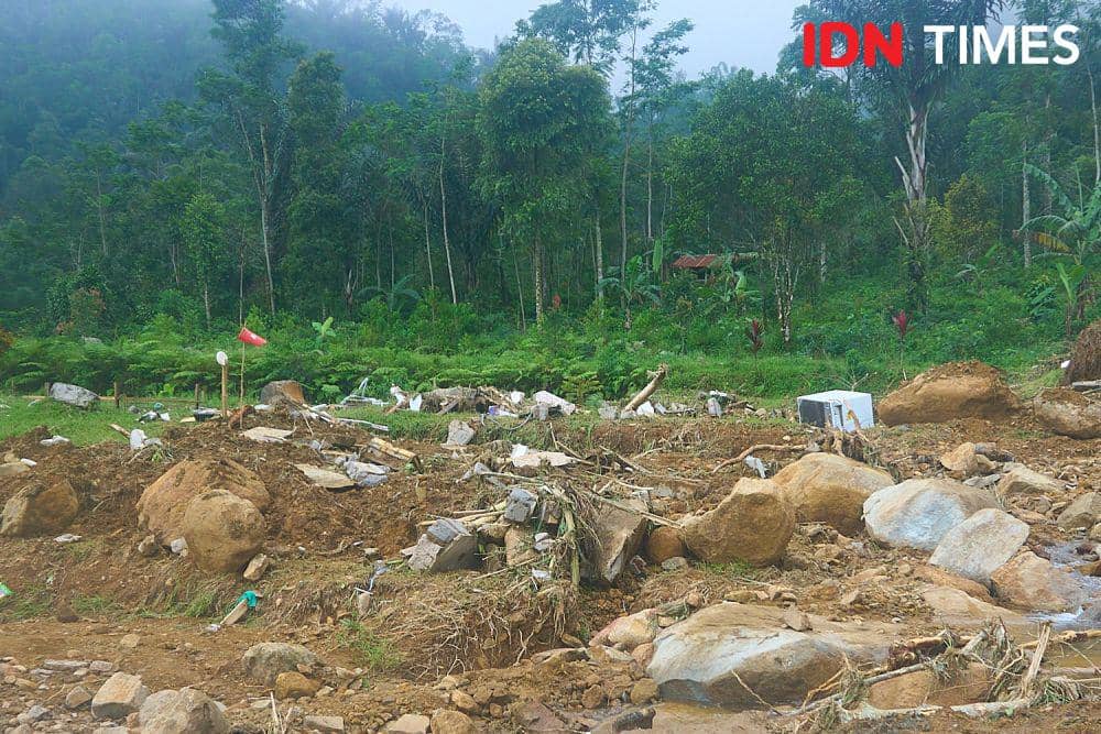 Puing-puing longsor di Desa Kesimpar Petungkriyono, Pekalongan, Rabu (22/1/2025). (IDN Times/Dhana Kencana)