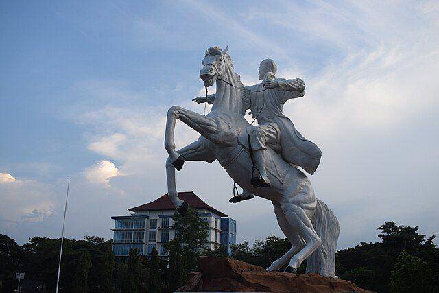 Patung Pangeran Diponegoro (commons.wikimedia.org/Jihanputriazz)
