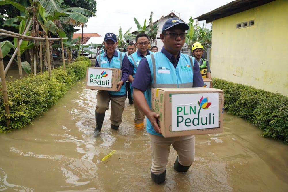 Terdampak Cuaca Ekstrem, PLN Salurkan Bantuan Korban Banjir di Kendal