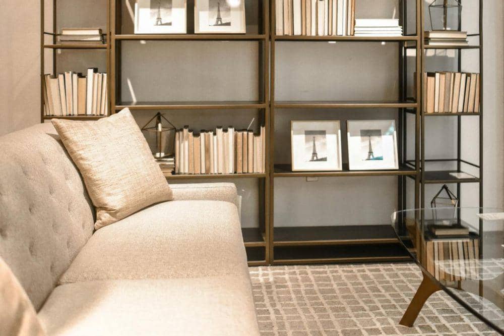 ilustrasi rak di ruang tamu (pexels.com/Element5 Digital)