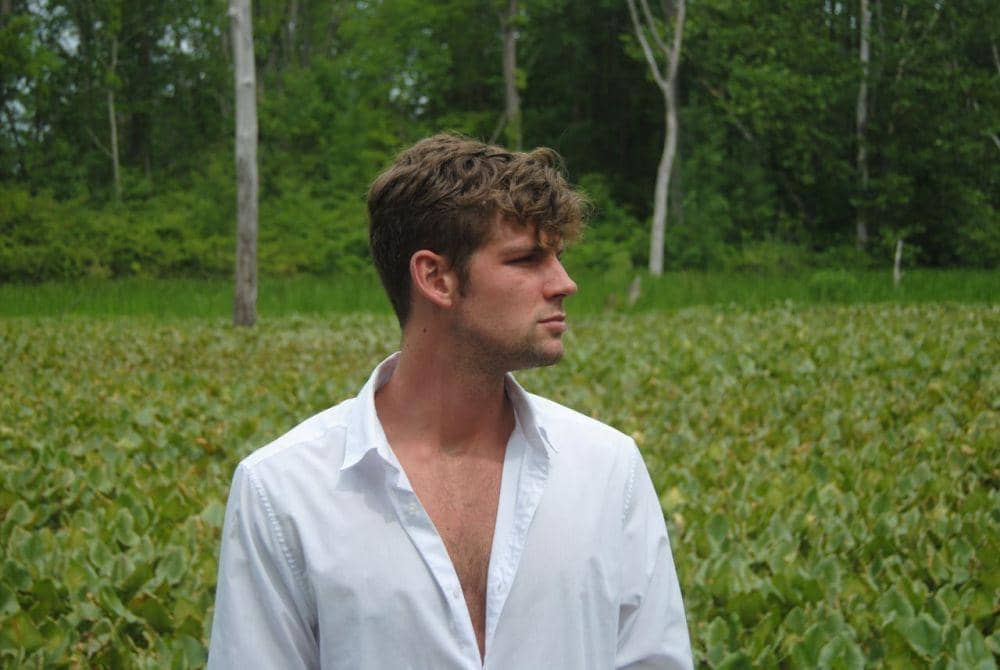 ilustrasi cowok dekat dengan alam (pexels.com/nick sommer)