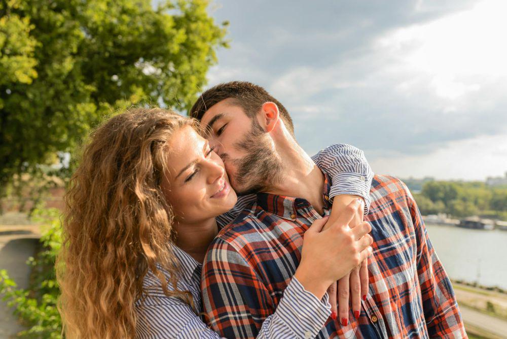 Mengapa Love Bombing Bisa Terjadi? Ini 5 Alasannya!