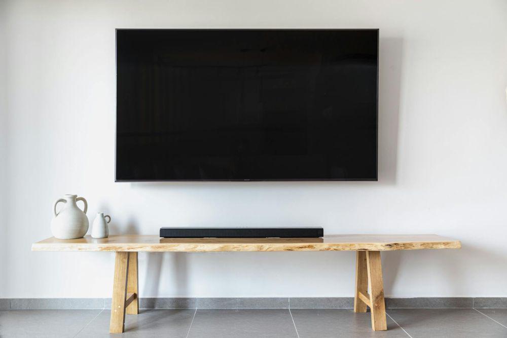 5 Top TV Dinding Elite, Ayo Upgrade Ruangan dengan Tampilan Memukau!