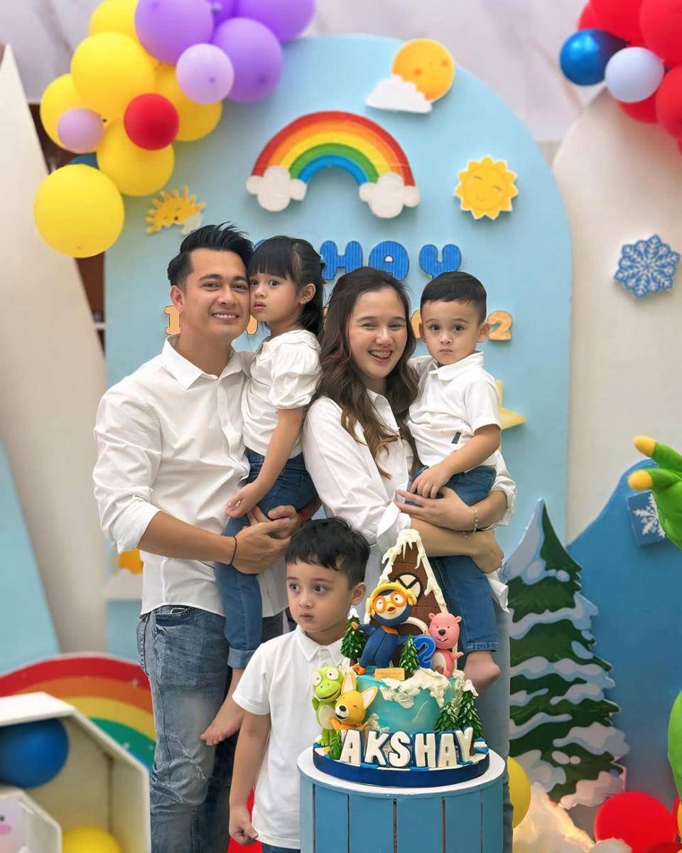 potret keluarga Eza Gionino (instagram.com/ma_coritha)