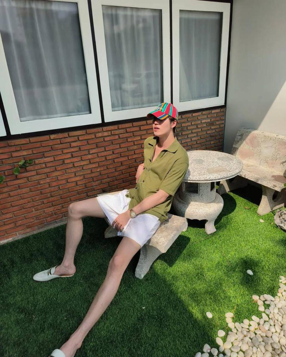 mix and match short pants ala Tor Thanapob (instagram.com/thanapob_lee)