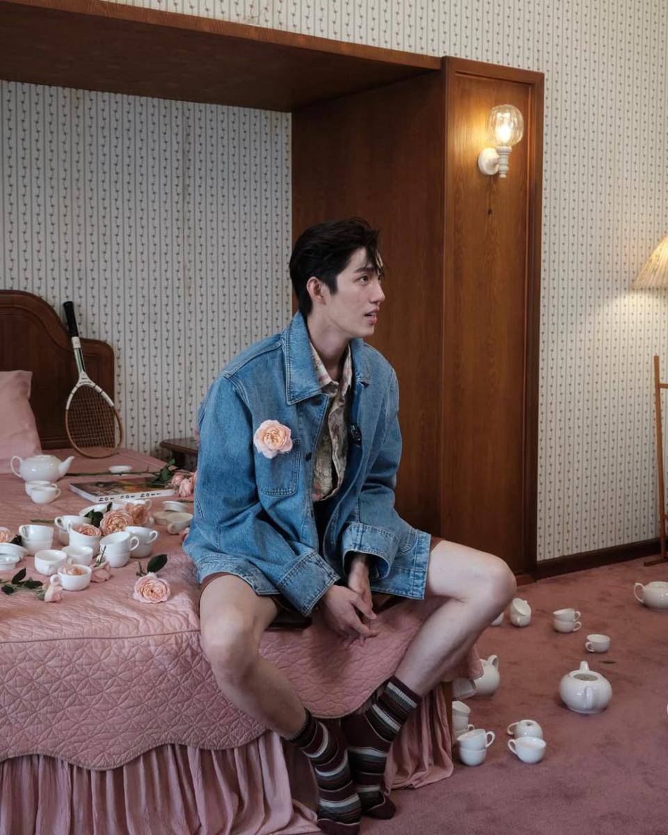 mix and match short pants ala Tor Thanapob (instagram.com/thanapob_lee)