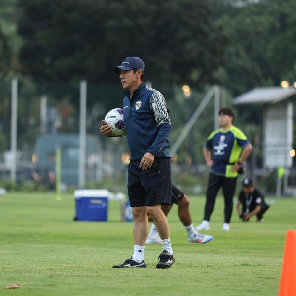 Shin Tae-yong bersama timnas sebelum berlaga di Saudi (Instagram/shintaeyong7777)