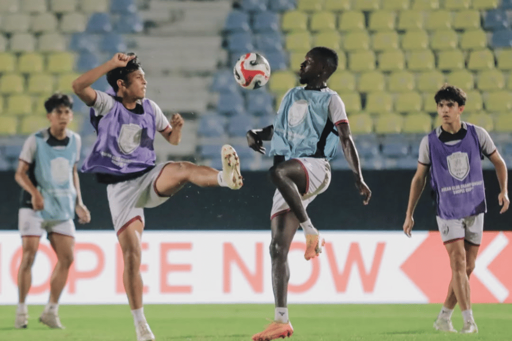 Para pemain PSM Makassar dalam sesi latihan resmi di Stadion Sultan Mizan Zainal Abidin Terengganu, Selasa 21 Januari 2025. (Instagram.com/psm_makassar)