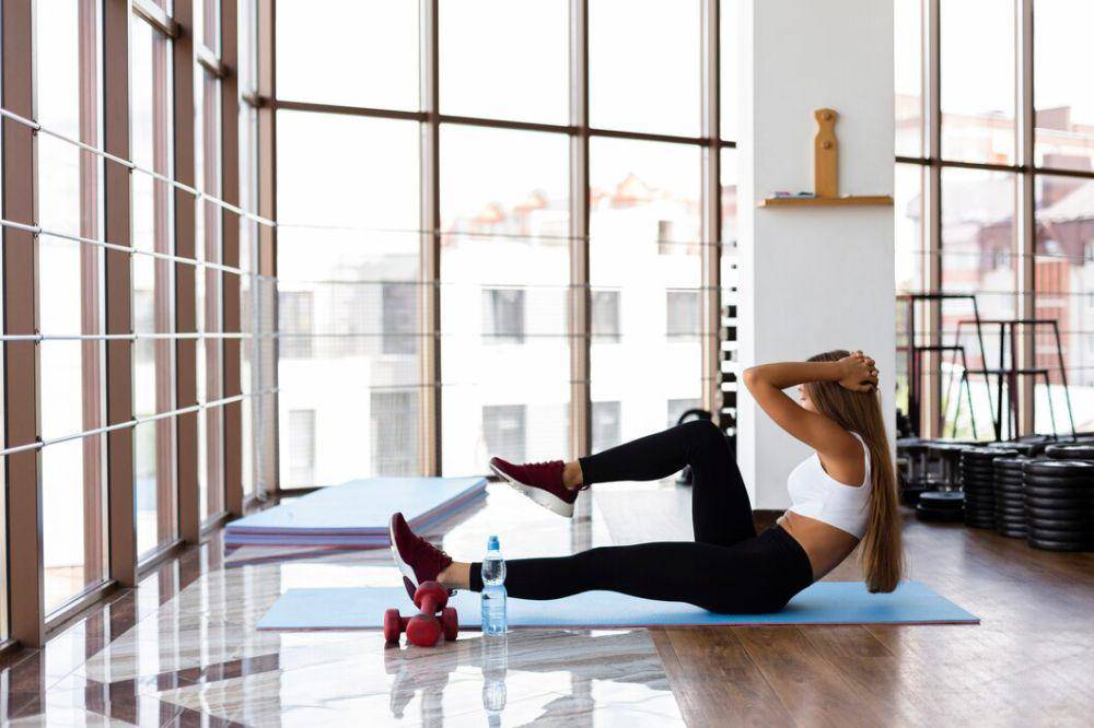 ilustrasi gerakan march pilates (freepik.com/freepik)
