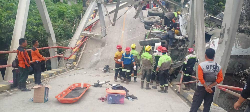 Biaya perbaikan jembatan, akan dibebankan kepada PT Karya Sejati Ready Mix, selaku pihak yang lalai dalam insiden ini. (Dok. BPBD Kabupaten Paser)