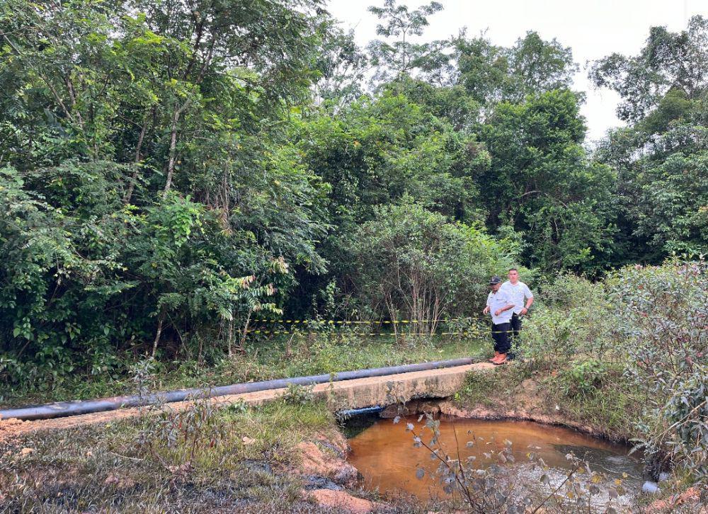 Warga Keluhkan Sesak Napas Akibat Hirup Gas dari Tumpahan Minyak