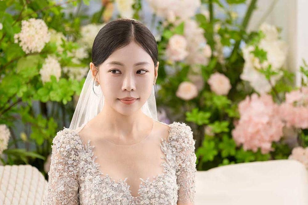 7 Cara Esther Park Membujuk Gang Hee Bekerja Sama di Motel California