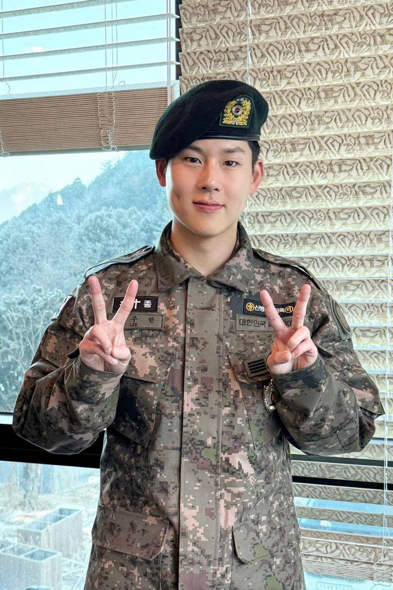 potret Joohoney MONSTA X keluar wamil (x.com/OfficialMonstaX)
