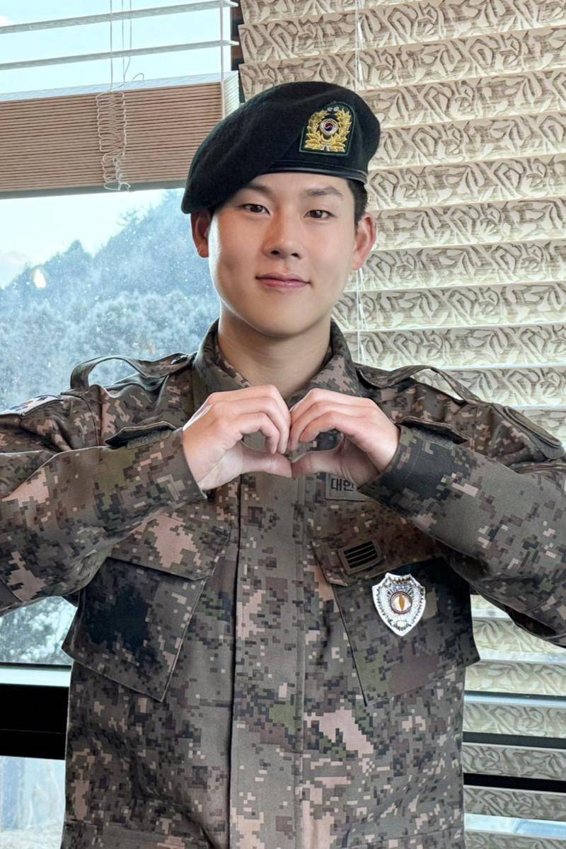 potret Joohoney MONSTA X keluar wamil (x.com/OfficialMonstaX)