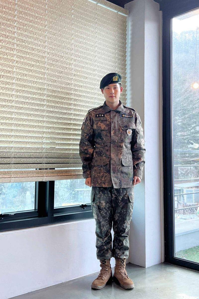 potret Joohoney MONSTA X keluar wamil (x.com/OfficialMonstaX)