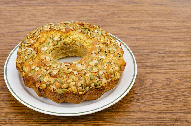 ilustrasi pistachio babka (vecteezy.com/artcookstudio)