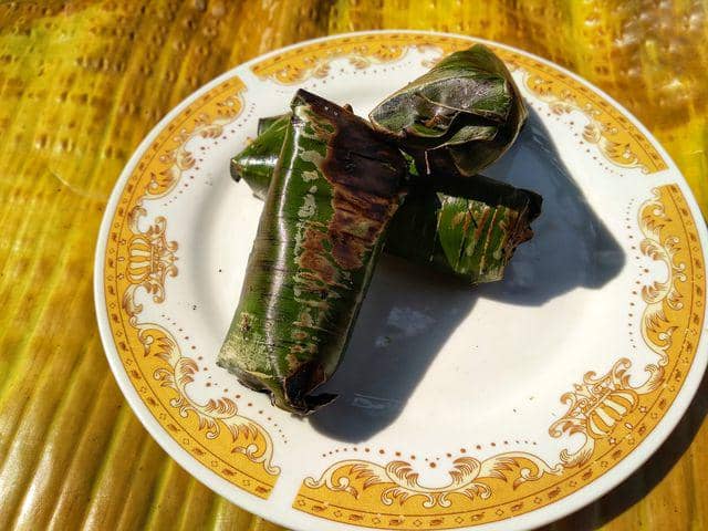 10 Jajanan Tradisional Indonesia yang Dibungkus Daun Pisang | IDN Times