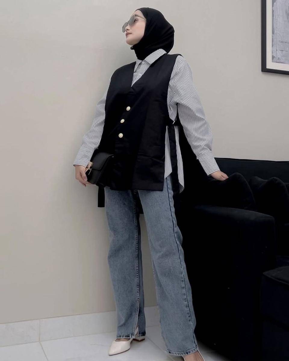 mix and match vest hitam ala Anggita Kusuma Dewi (instagram.com/kusumanggi)