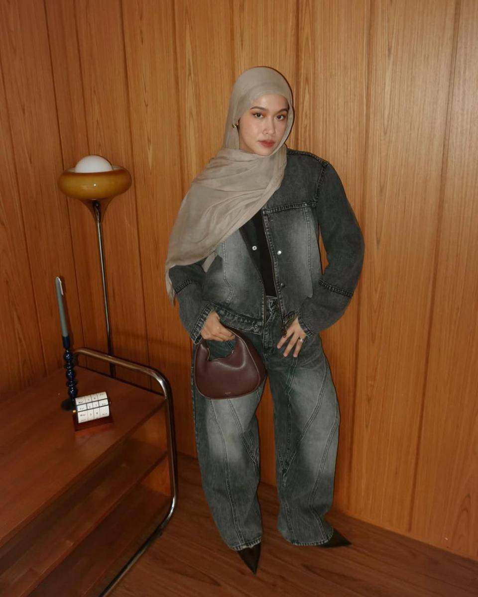 gaya OOTD denim ala Ana Octarina (instagram.com/anaoctarina)