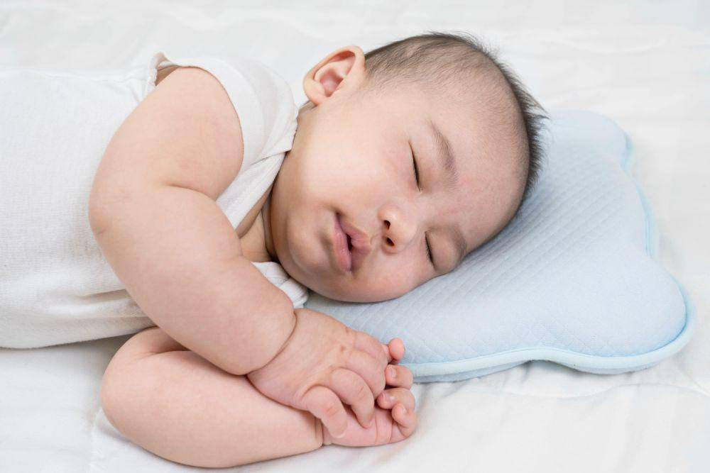ilustrasi foto seorang bayi sedang tidur. (freepik.com/EyeEm)