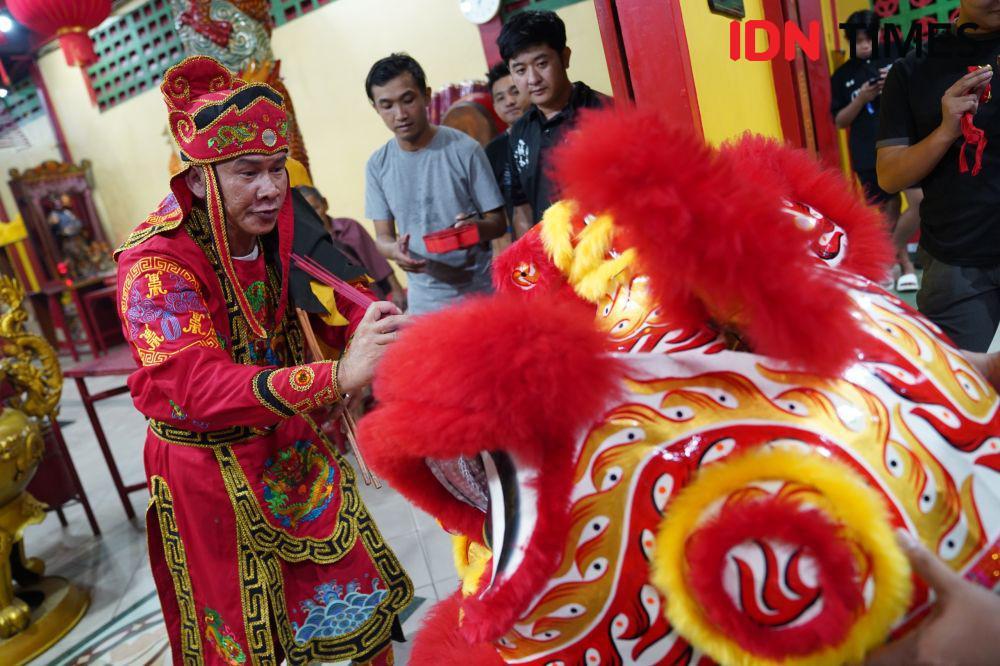 Ritual Sakral Barongsai Buka Mata, Tradisi Warga Tionghoa Sambut Imlek