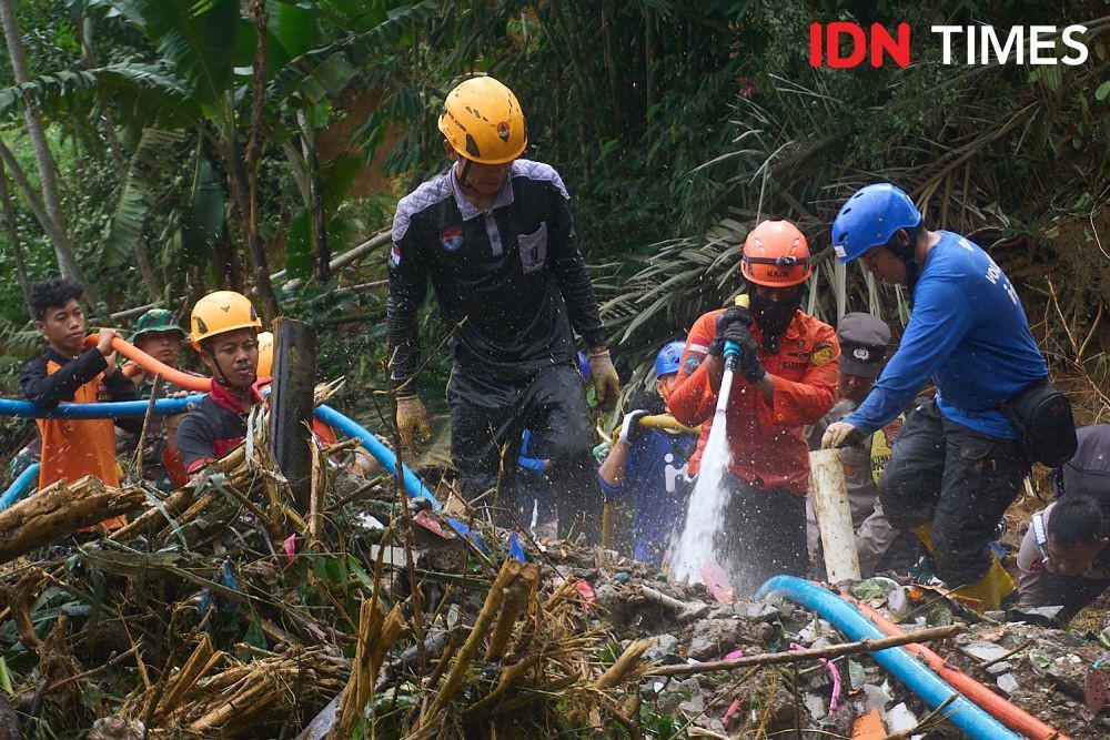 Sekolah Diliburkan, Guru di Petungkriyono Terjun Jadi Relawan