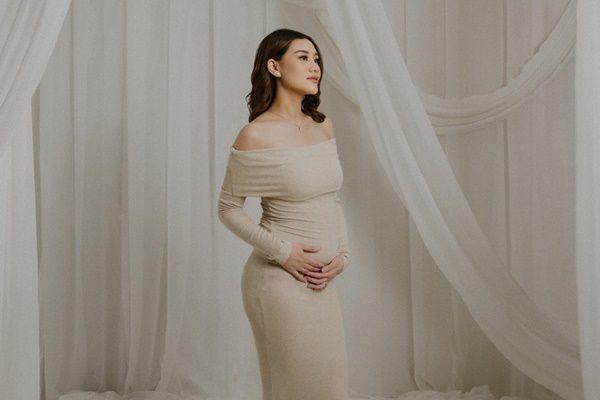 7 Pemotretan Maternity Aaliyah Massaid, Baru Umumkan Kehamilan