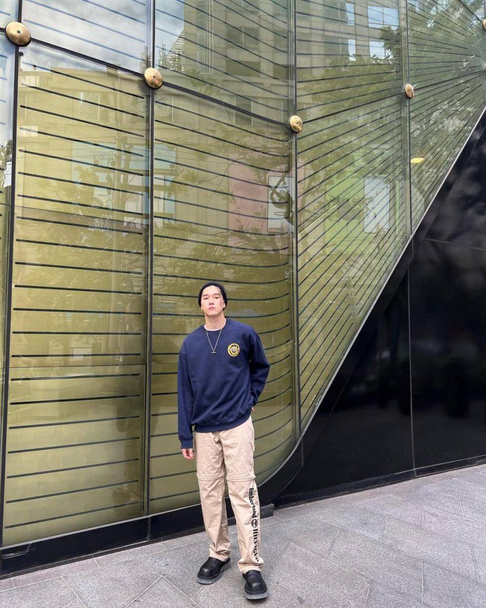 OOTD pakai sweatshirt ala Nani Hirunkit (instagram.com/hirunkit_)