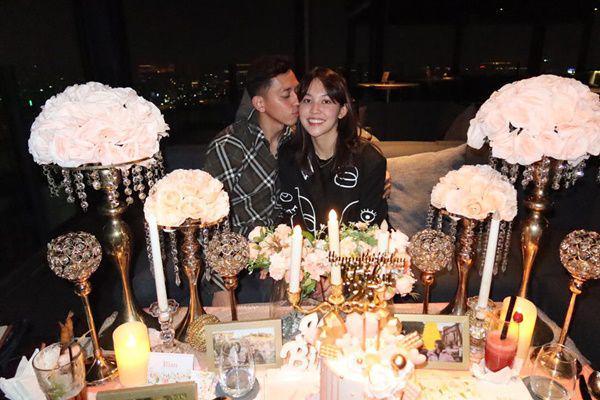 7 Potret Birthday Dinner Ribka Sugiarto ke-25, Romantis dari Suami