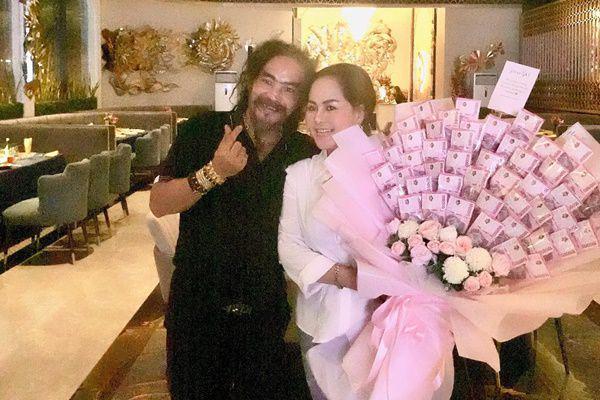 7 Potret Romantis Limbad Kasih Kejutan Ulang Tahun untuk Istri