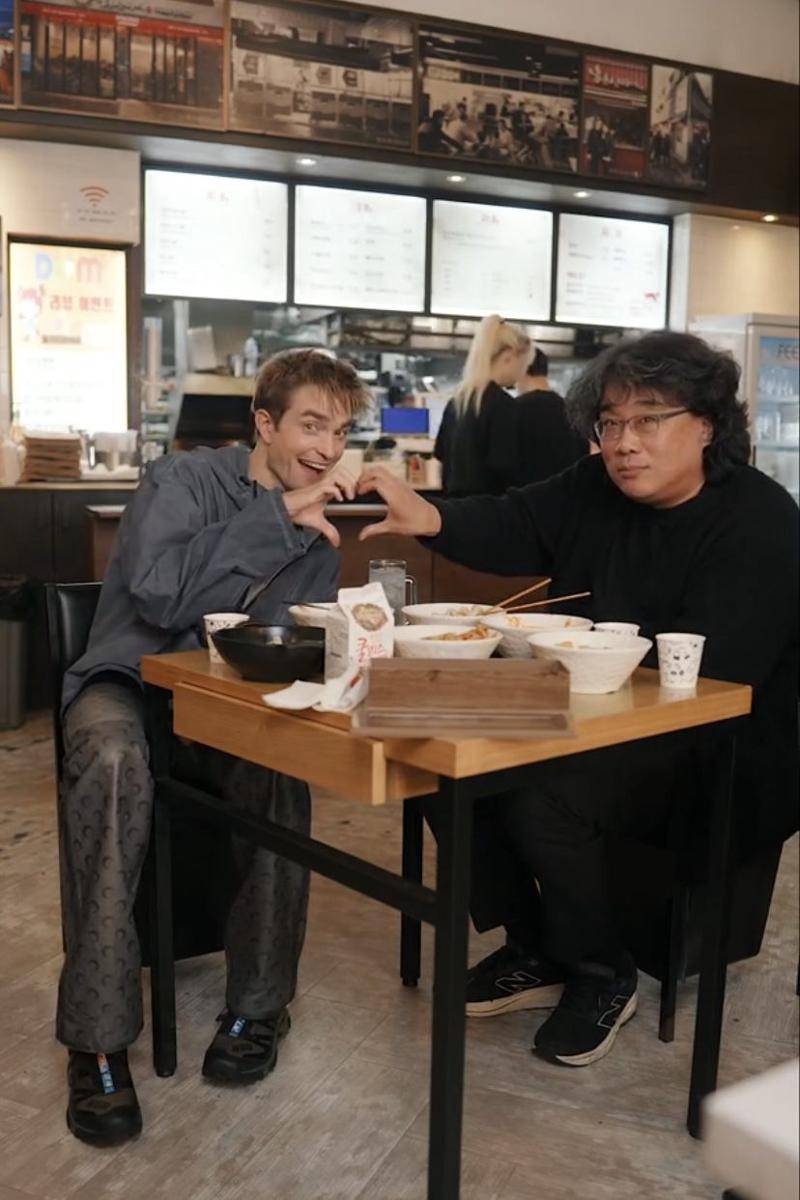 potret Robert Pattinson jajal kuliner Korea bareng sutradara Bong Joon Ho (Instagram.com/warnerbrosid)