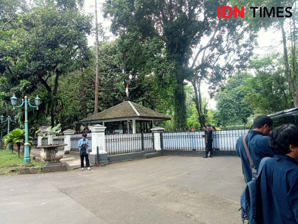 Suasana gerbang Istana Batutulis di momen ultah Ketum PDIP Megawati, Kamis (23/1/2025). (Linna Susanti/IDN Times).