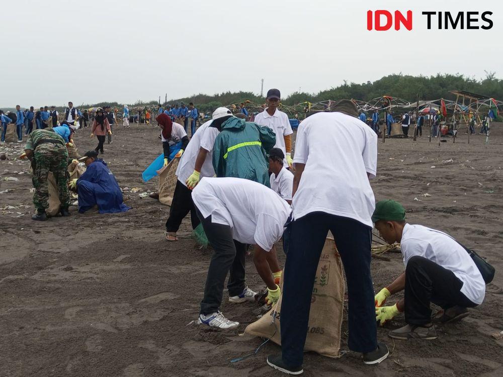 Menpar Luncurkan Gerakan Wisata Bersih di Pantai Parangtritis