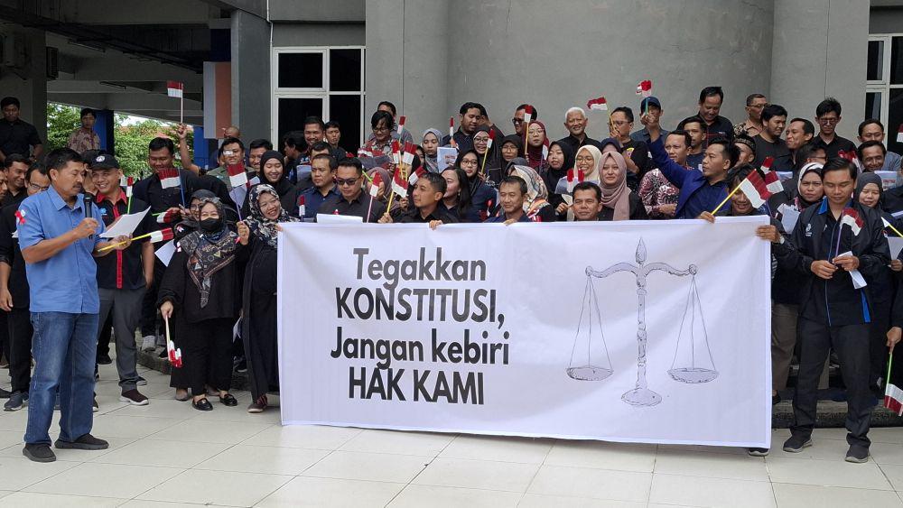 Tuntut Kesejahteraan, Dosen Politeknik Negeri Madiun Berdemo