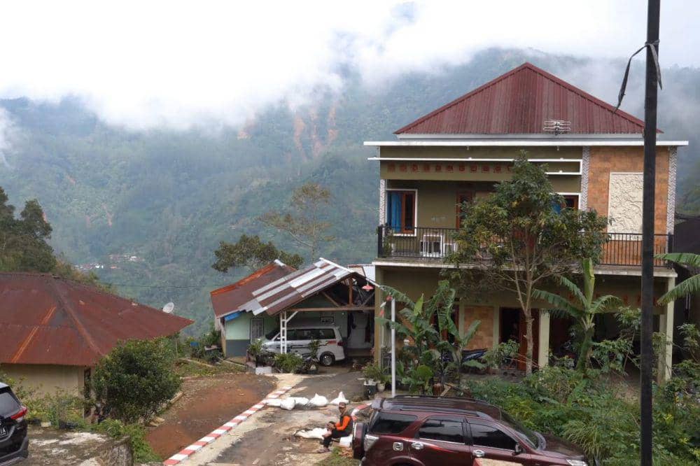 Pemukiman penduduk di lokasi tanah longsor di Desa Kasimpar, Kecamatan Petungkriyono, Kabupaten Pekalongan, Jawa Tengah, Rabu (22/1/2025). (Dokumentasi BNPB)