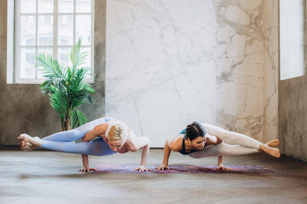 ilustrasi perempuan melakukan yoga (pexels.com/@elly fairytale)