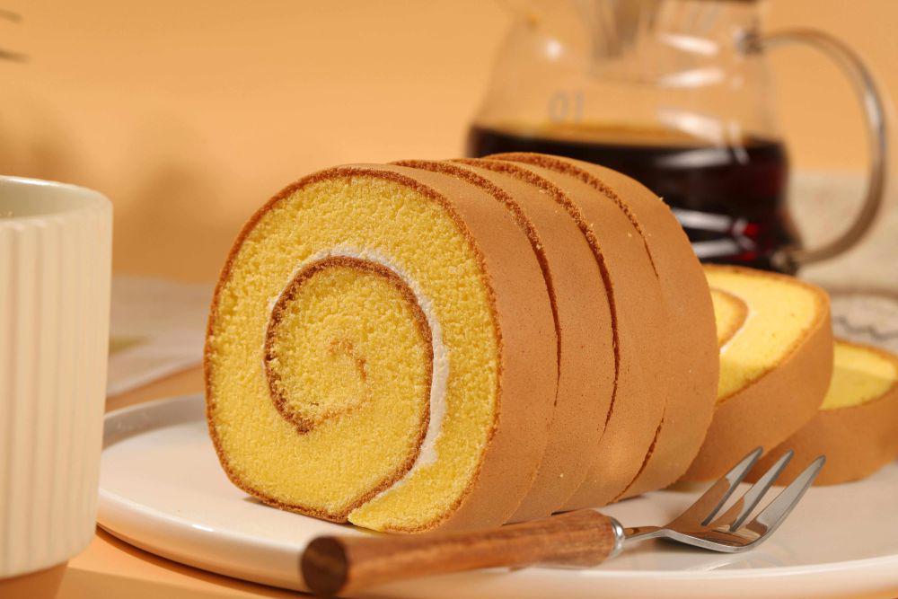 Anti Retak! Ini 5 Tips Menggulung dan Mengiris Roll Cake