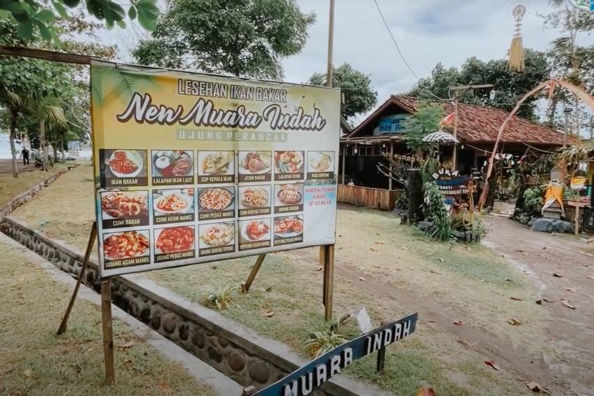 Warung makan pantai ujung Perancak (youtube.com/Desa Perancak)