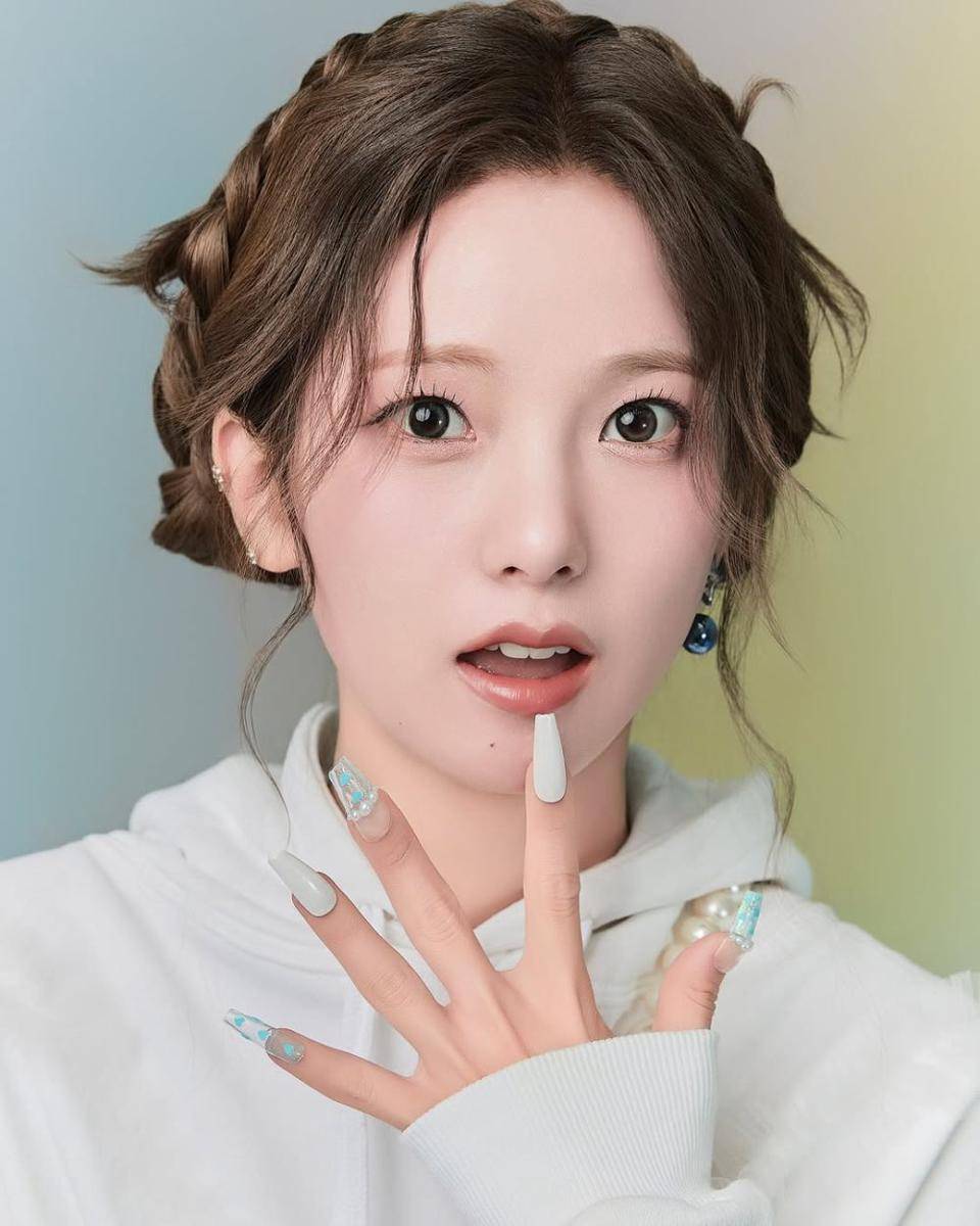 Kep1er (instagram.com/official.kep1er)