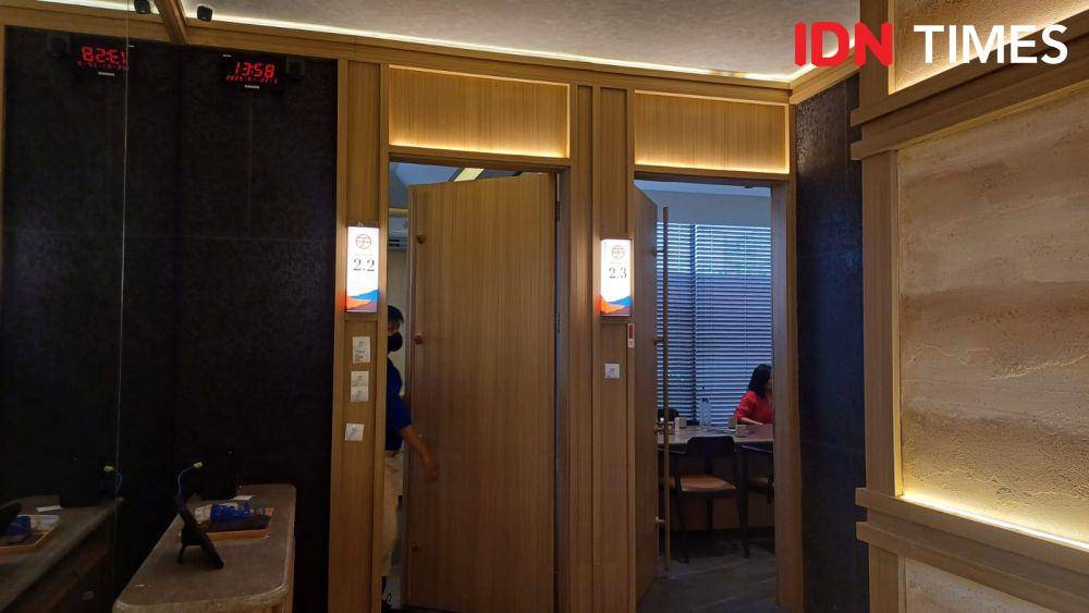 Potret ruang makan di Chanba Private Room Grill, Eco8, Jakarta Barat (IDN Times/Dhiya Awlia Azzahra)