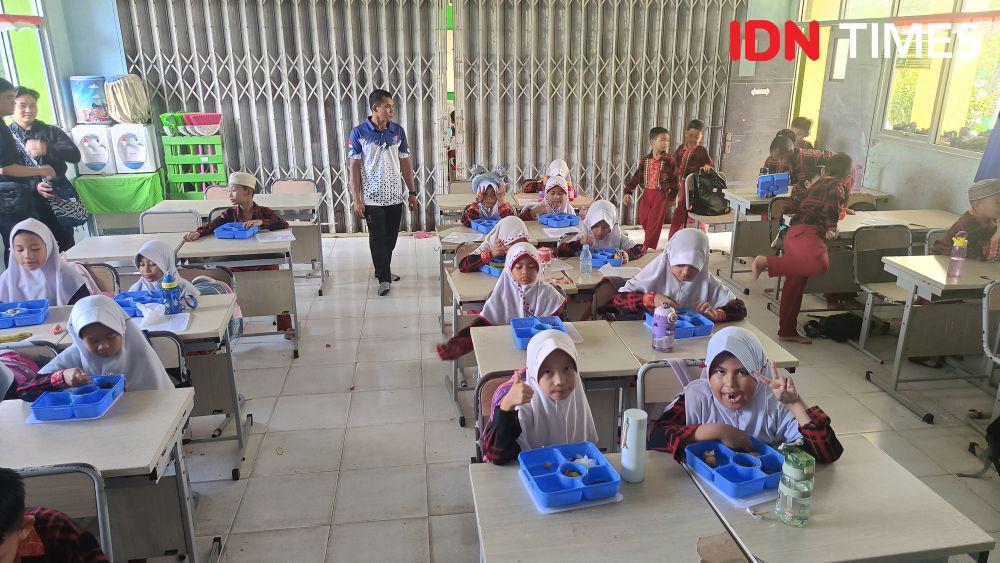 Murid SD di Samarinda Antusias Dapat Makan Bergizi Gratis