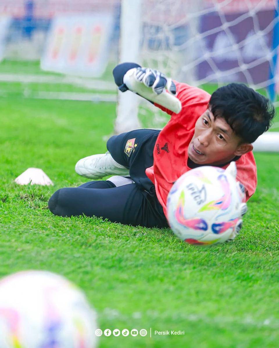 Pemain Persik Kediri saat berlatih. Instagram.com/ persikfcofficial