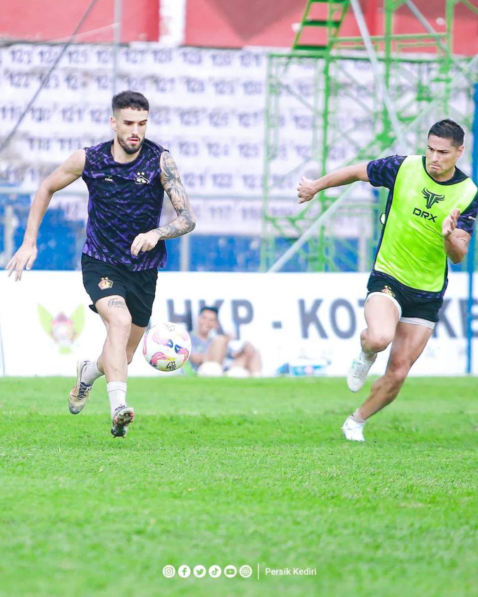 Pemain Persik Kediri saat berlatih. Instagram.com/ persikfcofficial