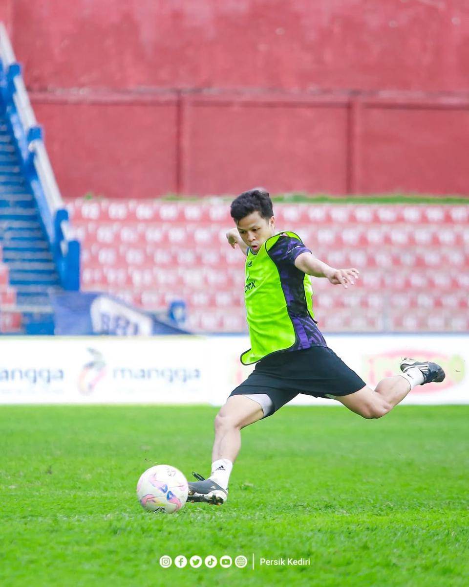 Pemain Persik Kediri saat berlatih. Instagram.com/ persikfcofficial