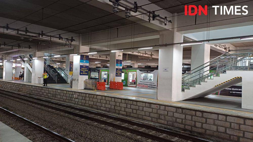 Potret Stasiun KRL Manggarai, Jakarta Selatan (IDN Times/Dhiya Awlia Azzahra)