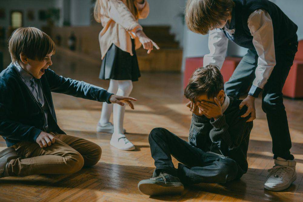 7 Tanda Anak Mengalami Bullying di Sekolah, Orangtua Wajib Waspada!