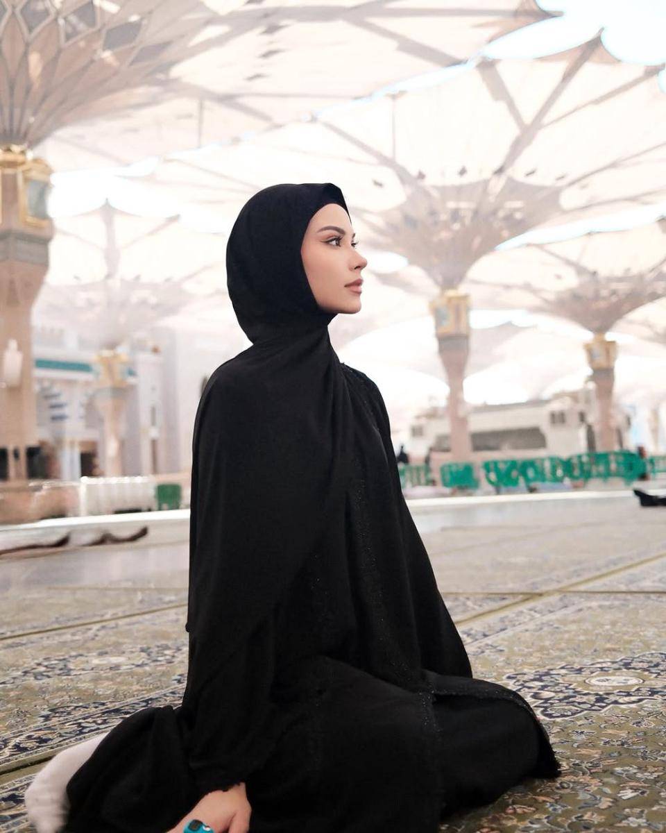Alyssa Daguise di Masjid Nabawi (instagram.com/alyssadaguise)