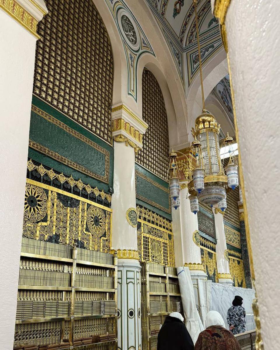 Alyssa Daguise di Masjid Nabawi (instagram.com/alyssadaguise)