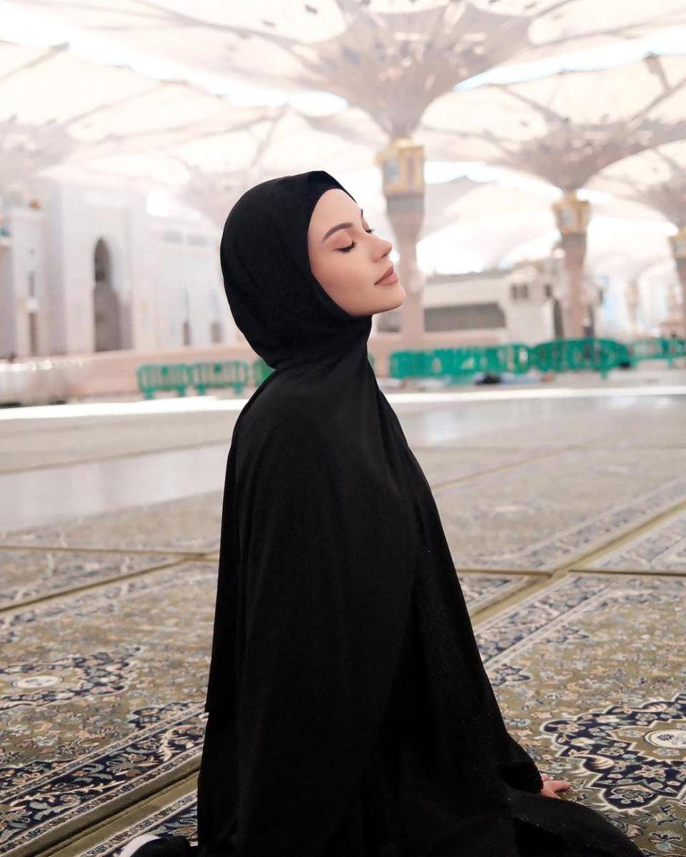 Alyssa Daguise di Masjid Nabawi (instagram.com/alyssadaguise)